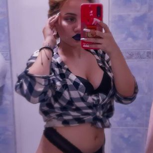 Model - ROSEGIRL feet