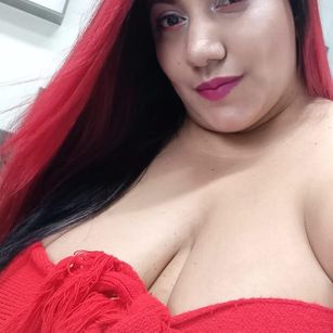 Model - Moira_West bigtitis