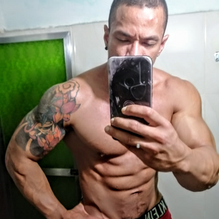 Model - CHESTER_ROUSE showmuscle