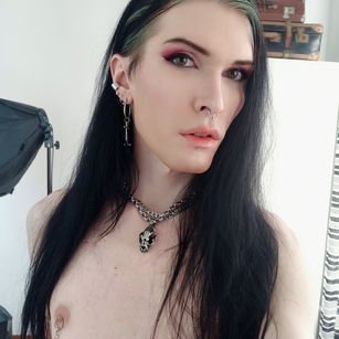 Model - Kiro Morwain goth