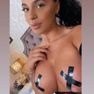 Model - AlyssaDawn curvy