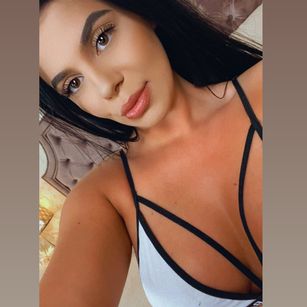 Model - AlyssaDawn heels