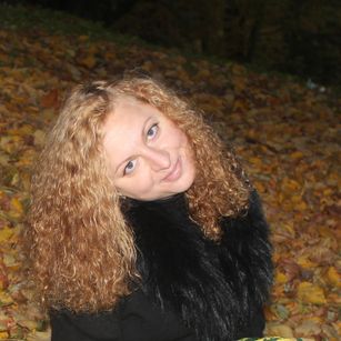 Model - LolaNik Sports