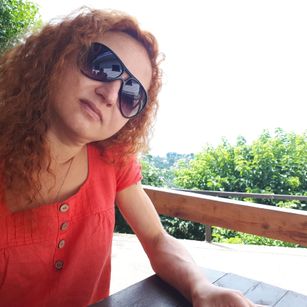 Model - LolaNik white