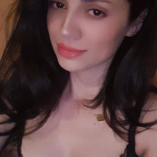 Model - Sussie brunette