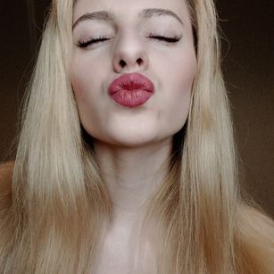 Model - HaileyShera beautiful