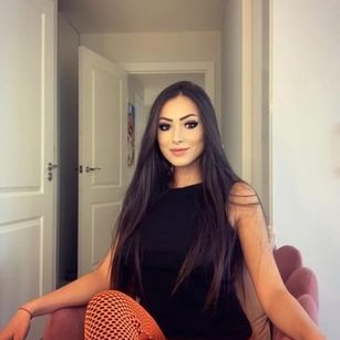 Model - Yasmin bigboobs