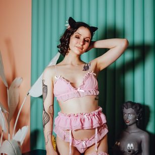 Model - SamantaFireball skinny