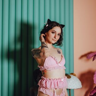 Model - SamantaFireball smalltits