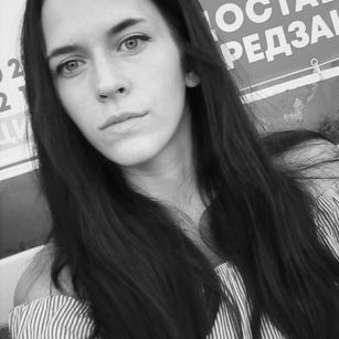 Model - Helly squirt