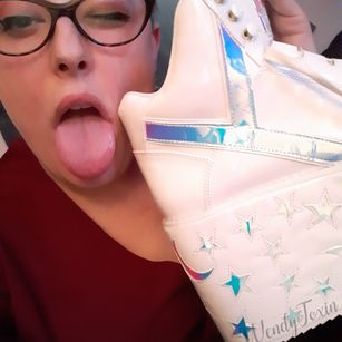 Model - WendyToxin findom