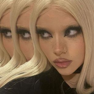 Model - Amanda mature