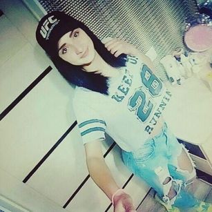 Model - closefriends1 boobs