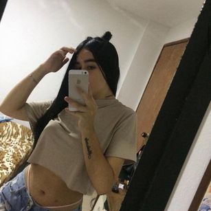 Model - Zoe Clark latina