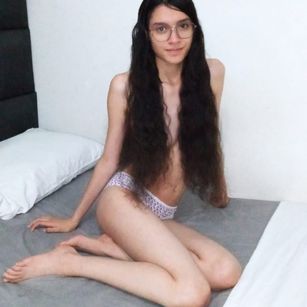 Model - Zoe_Anders hairy