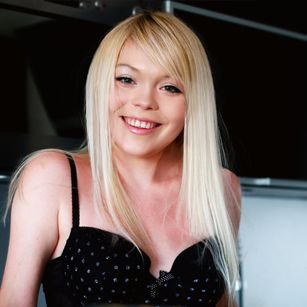 Model - MiaLuna sexy