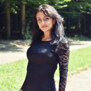 Model - AnikaBenson dildo