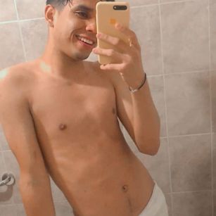 Model - andrew jonson nalgadas