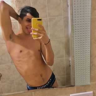 Model - andrew jonson showdildo