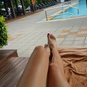 Model - Sara Dea joi