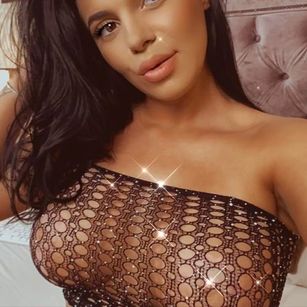 Model - AlyssaDawn feet