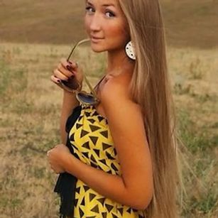 Model - LisaSunshine Housewife