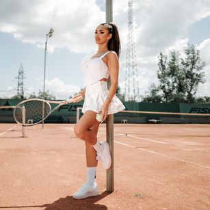 Model - AnnaKarev lips