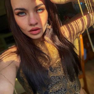 Model - SweetElliee brunette