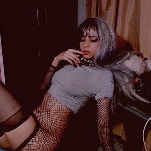 Model - AliceMadcat happy