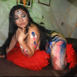 Model - Nelly Huge amazing