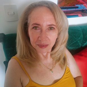 Model - Lucy Belle latina