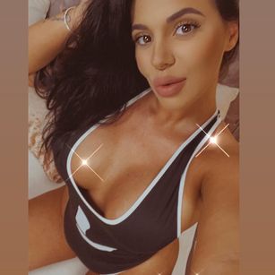 Model - AlyssaDawn heels