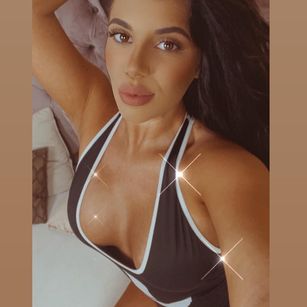 Model - AlyssaDawn heels