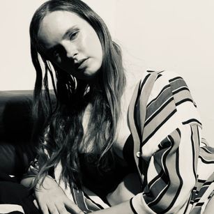 Model - Sapphire Rose dirty