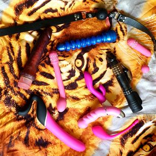 Model - NaughtyDivaMadeinHell horny