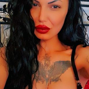 Model - NaughtyDivaMadeinHell sloppy