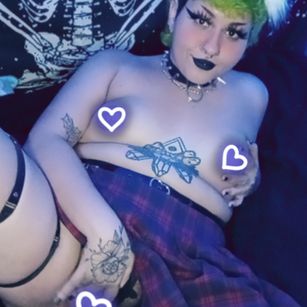 Model - Valerie Rose alt