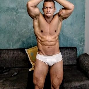 Model - CHESTER_ROUSE latino