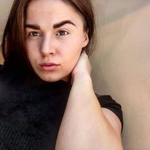 Model - Anastasia kisses