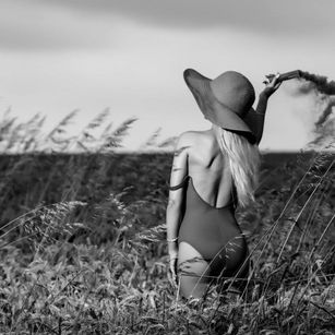 Model - Selena Falls bigtits