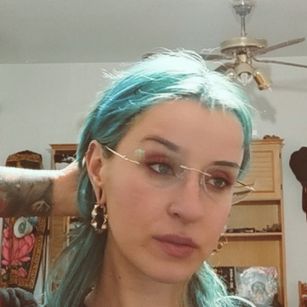 Model - Fetiche18 pircing