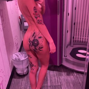 Model - Vivian edging