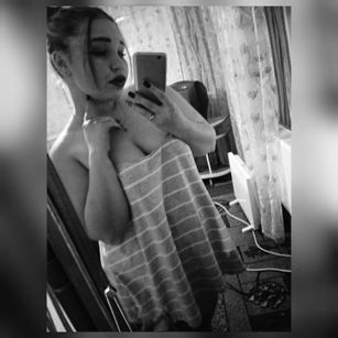 Model - ShyStrawberry pussy