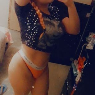 Model - BustyNatural4U submissive