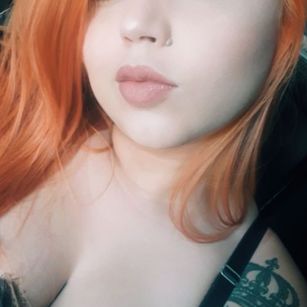 Model - BustyNatural4U oil