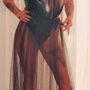 Model - Jade smoking