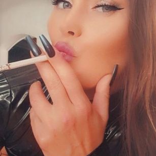Model - Jade smoking