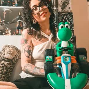 Model - Gamergrrl dp