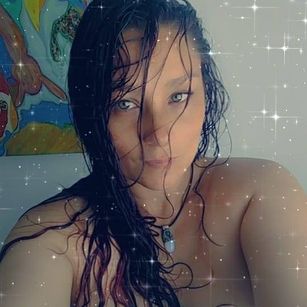 Model - Marcelita hairy