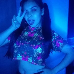 Model - LUNALATINA99 charming